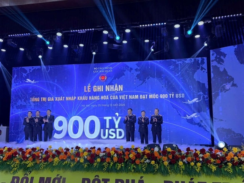 Vietnam’s trade turnover tops US$900 billion for first time